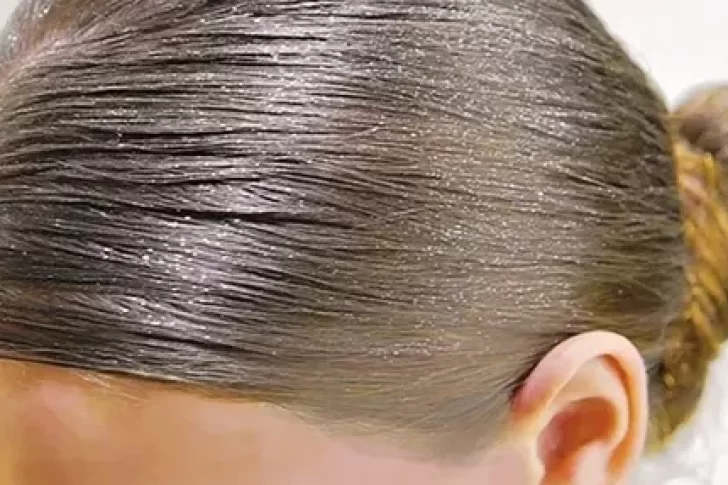 Purpurina para el pelo: cómo llevar el nuevo peinado de fiesta que es furor