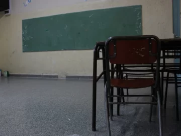 Padres juntan firmas para pedir que sus hijos vuelvan a clases Padres juntan firmas para pedir que sus hijos vuelvan a clases