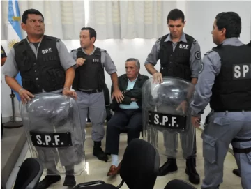 Taiana dispuso la baja obligatoria para el represor Macedra Taiana dispuso la baja obligatoria para el represor Macedra