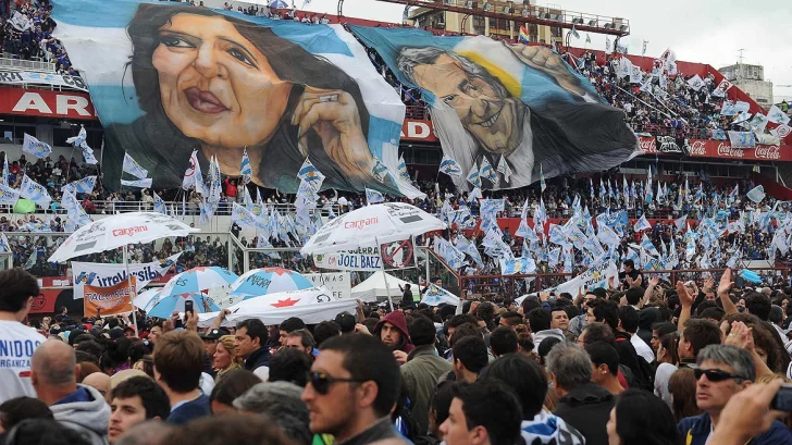 “Democracia sin mafias”, el lema que usó el kirchnerismo para convocar a la marcha del 24 “Democracia sin mafias”, el lema que usó el kirchnerismo para convocar a la marcha del 24