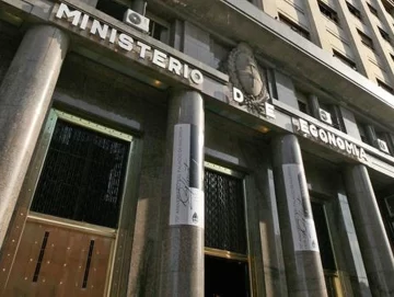 El Gobierno consiguió una adhesión del 64% en canje de deuda en pesos El Gobierno consiguió una adhesión del 64% en canje de deuda en pesos