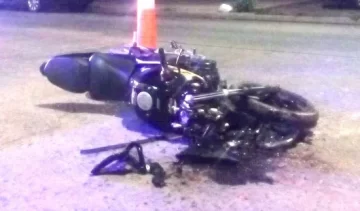 Un motociclista sufrió golpes y fractura al ser impactado por un auto Un motociclista sufrió golpes y fractura al ser impactado por un auto
