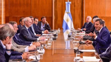 Massa expuso su propuesta de “reordenamiento de la deuda” en pesos con un canje de bonos Massa expuso su propuesta de “reordenamiento de la deuda” en pesos con un canje de bonos