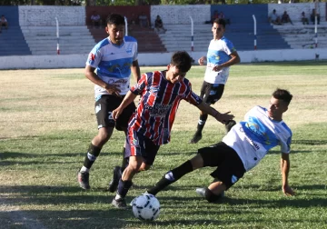 Peñarol goleó a Del Bono y se puso como escolta de los tres punteros Peñarol goleó a Del Bono y se puso como escolta de los tres punteros