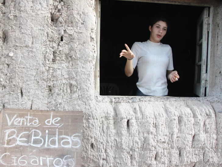 Almacenera que sufrió un robo y fue amenazada por uno de los ladrones teme por su hijo Almacenera que sufrió un robo y fue amenazada por uno de los ladrones teme por su hijo