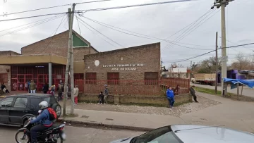 “Con las criaturas no se jode”, la amenaza narco dejada junto a una bala en una escuela de Rosario “Con las criaturas no se jode”, la amenaza narco dejada junto a una bala en una escuela de Rosario