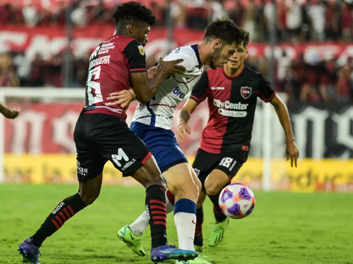 San Lorenzo perdió 1 a 0 en Rosario con Newell’s y River es el único puntero San Lorenzo perdió 1 a 0 en Rosario con Newell’s y River es el único puntero