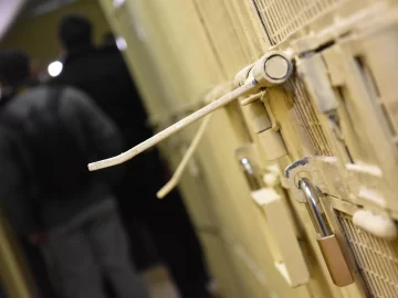 Robó en un almacén porque creía que no lo veían y tendrá que cumplir condena en la cárcel Robó en un almacén porque creía que no lo veían y tendrá que cumplir condena en la cárcel