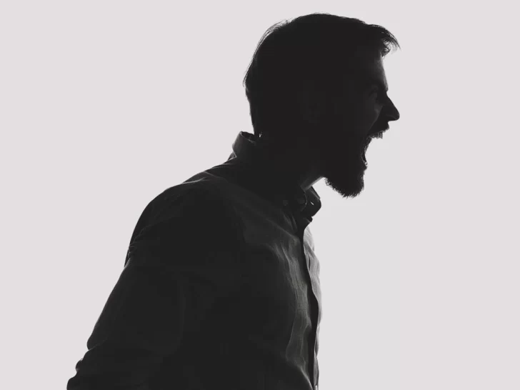 Golpeó a su hija de 14 años: “Vos tenés la culpa de que tu mamá me vaya a denunciar” Golpeó a su hija de 14 años: “Vos tenés la culpa de que tu mamá me vaya a denunciar”