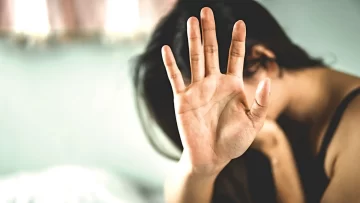 Quemó a su ex pareja con agua hirviendo e hirió con un cuchillo a su propio hijo Quemó a su ex pareja con agua hirviendo e hirió con un cuchillo a su propio hijo