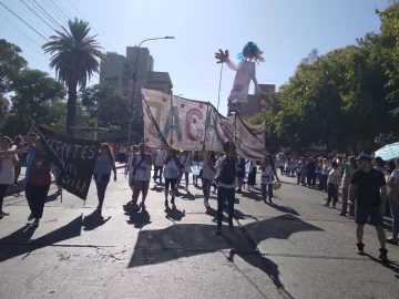 Docentes autoconvocados resolvieron continuar con el paro este viernes Docentes autoconvocados resolvieron continuar con el paro este viernes
