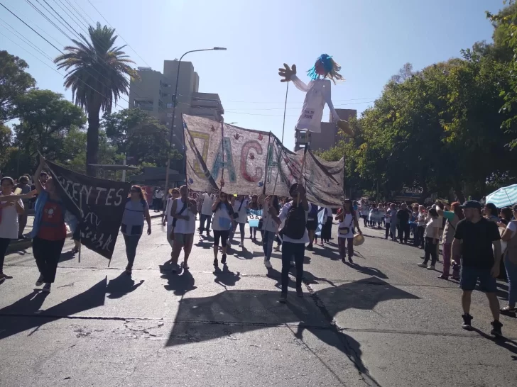 Docentes autoconvocados resolvieron continuar con el paro este viernes Docentes autoconvocados resolvieron continuar con el paro este viernes