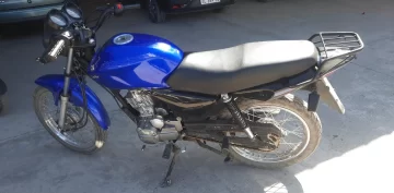 Iban en una moto que había sido robada en Rawson, intentaron escapar pero fueron detenidos Iban en una moto que había sido robada en Rawson, intentaron escapar pero fueron detenidos