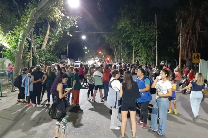 Autoconvocados docentes siguen con el paro y este jueves definen si aceptan o no la nueva oferta del Gobierno