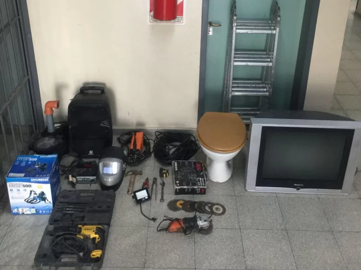 Buscan a los dueños de varios elementos robados: un parlante, una soldadora, una escalera, un inodoro y más Buscan a los dueños de varios elementos robados: un parlante, una soldadora, una escalera, un inodoro y más