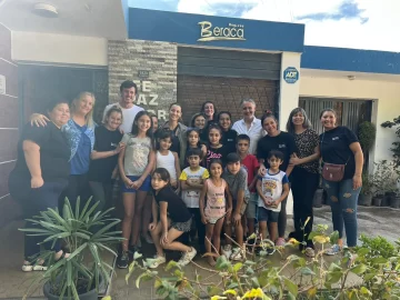 El paso de Pampita por San Juan y su gesto solidario El paso de Pampita por San Juan y su gesto solidario