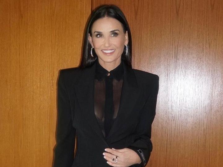 Demi Moore encendió las redes sociales con una diminuta bikini Demi Moore encendió las redes sociales con una diminuta bikini