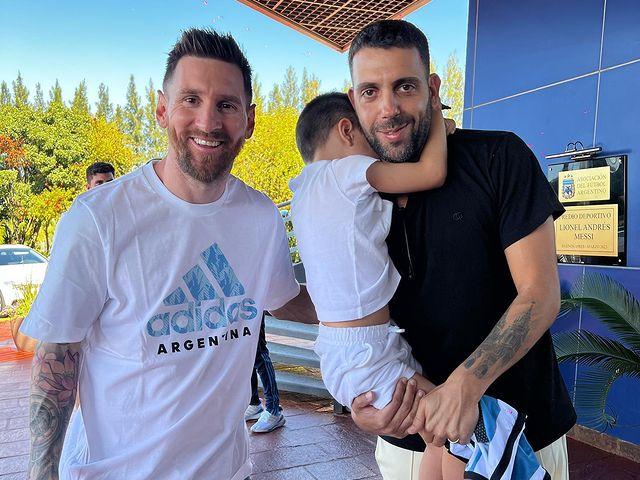 Un nene no se quiso sacar una foto con Messi y el video se volvió viral Un nene no se quiso sacar una foto con Messi y el video se volvió viral