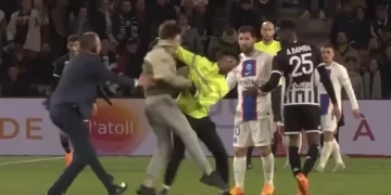 Entró a saludar a Messi, tuvo un accidente y la reacción de Leo se volvió viral Entró a saludar a Messi, tuvo un accidente y la reacción de Leo se volvió viral