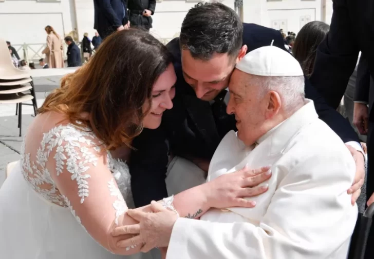 El papa Francisco padece infección pulmonar y estará internado varios días El papa Francisco padece infección pulmonar y estará internado varios días