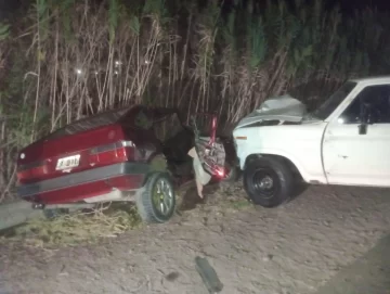 Conducía alcoholizado, se cruzó de carril y lo chocó una camioneta: su acompañante murió Conducía alcoholizado, se cruzó de carril y lo chocó una camioneta: su acompañante murió