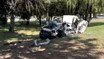 Iba a más de 200 km/h, perdió el control en una curva, impactó contra un árbol y murió Iba a más de 200 km/h, perdió el control en una curva, impactó contra un árbol y murió