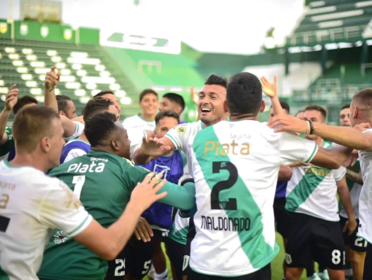 Banfield aprovechó los errores de Lanús y se quedó con el clásico del Sur bonaerense