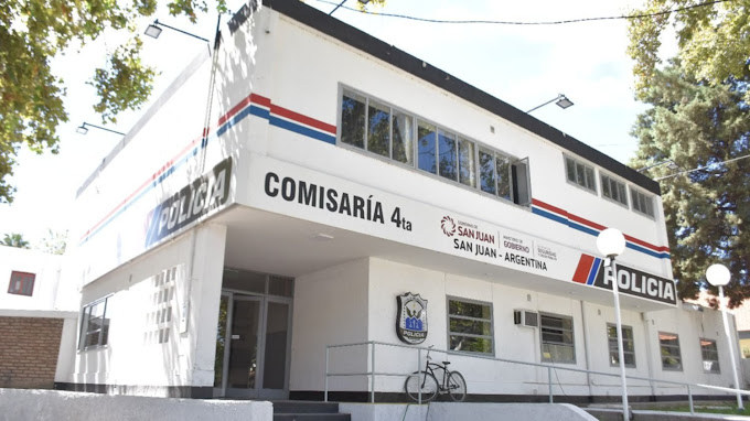 Chocó, volcó e impactó contra un auto estacionado: no hubo heridos Chocó, volcó e impactó contra un auto estacionado: no hubo heridos