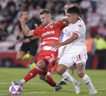 River se sacudió rápido y lidera con firmeza River se sacudió rápido y lidera con firmeza