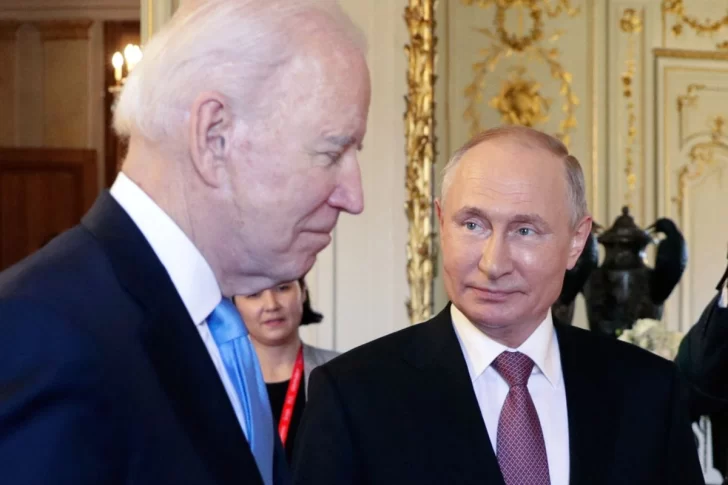 Biden advierte a Putin que invadir Ucrania traerá una respuesta “con severos costos”