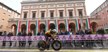 Evenepoel se bajó por covid, siendo líder