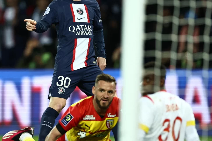 Messi respondió a los abucheos con un golazo