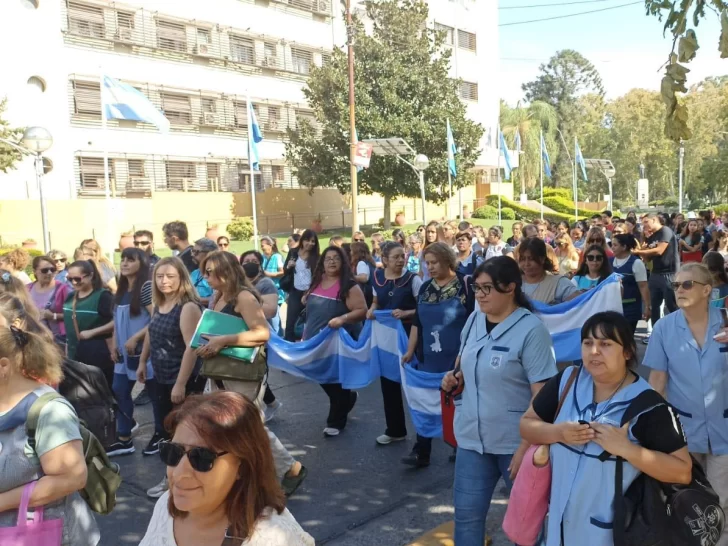 Docentes cobrarán el sueldo completo pero en planillas complementarias Docentes cobrarán el sueldo completo pero en planillas complementarias