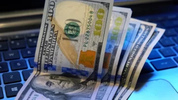 El dólar blue tuvo un incremento de $7 y se negoció en 397 pesos El dólar blue tuvo un incremento de $7 y se negoció en 397 pesos