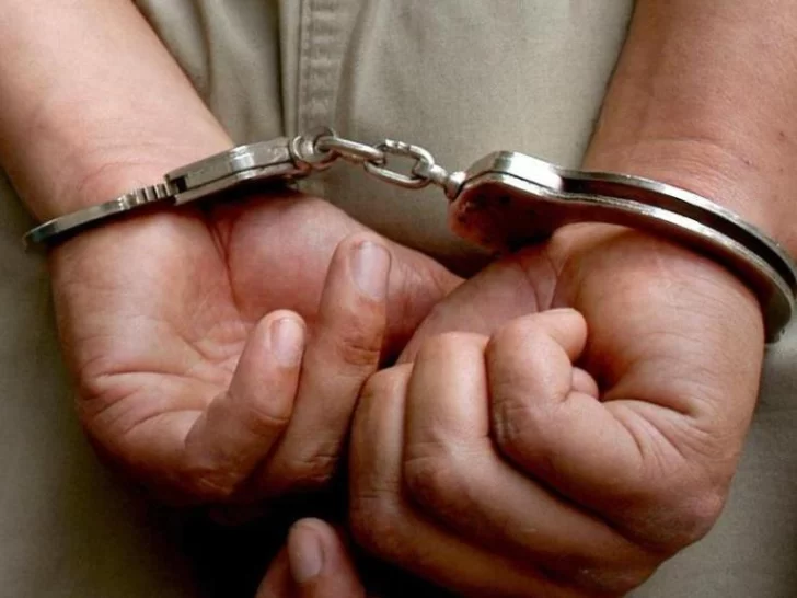 Tío y sobrino se pelearon y uno de ellos terminó con un corte en la cabeza Tío y sobrino se pelearon y uno de ellos terminó con un corte en la cabeza