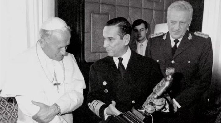 “Estaba convencido de que perdíamos”: entrevista inédita a Anaya, el almirante que decidió la guerra de Malvinas “Estaba convencido de que perdíamos”: entrevista inédita a Anaya, el almirante que decidió la guerra de Malvinas