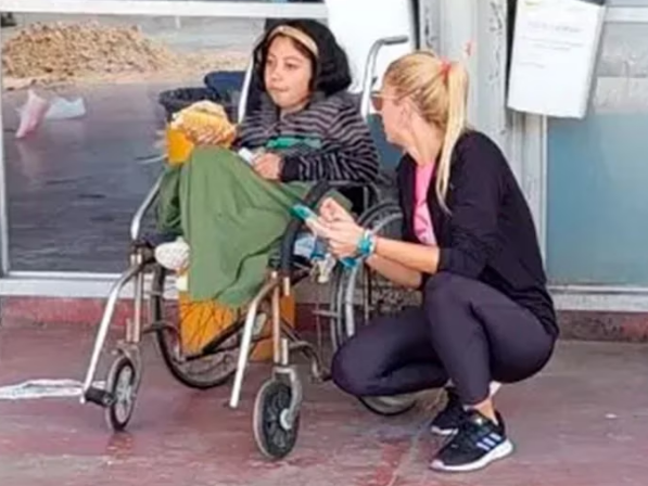 Indignación por el caso de una joven discapacitada abandonada en una terminal por su novio Indignación por el caso de una joven discapacitada abandonada en una terminal por su novio