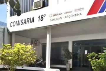 Llegó a su casa, vio la puerta rota y descubrió que le habían robado a plena luz del día Llegó a su casa, vio la puerta rota y descubrió que le habían robado a plena luz del día