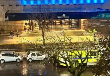 La Plata: se derrumbó parte del techo del teatro donde habló Cristina Kirchner La Plata: se derrumbó parte del techo del teatro donde habló Cristina Kirchner