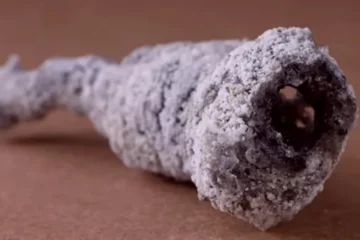 Un extraño material se formó tras la caída de un rayo: “Nunca vimos algo así en la Tierra” Un extraño material se formó tras la caída de un rayo: “Nunca vimos algo así en la Tierra”