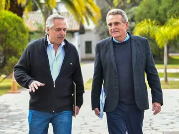 El Gobierno acusó a candidatos opositores por la suba del dólar blue: “Propician la devaluación” El Gobierno acusó a candidatos opositores por la suba del dólar blue: “Propician la devaluación”