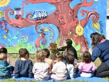 Docentes auxiliares denuncian que fueron echadas del municipio por no hacerle campaña a Gramajo Docentes auxiliares denuncian que fueron echadas del municipio por no hacerle campaña a Gramajo