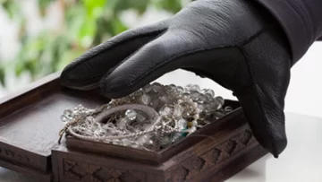 A plena luz del día, trepó las rejas de una casa para robar: fue condenado a casi 3 años de prisión A plena luz del día, trepó las rejas de una casa para robar: fue condenado a casi 3 años de prisión