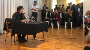 Milei en San Juan: “Si no sacamos a esta manga de chorros, vamos a vivir en la villa miseria más grande del mundo” Milei en San Juan: “Si no sacamos a esta manga de chorros, vamos a vivir en la villa miseria más grande del mundo”