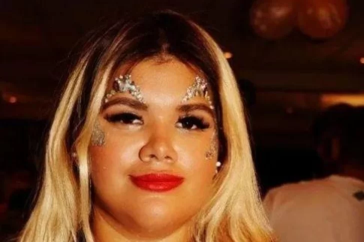 More Rial subió una foto frente al espejo con un topcito que dejó ver de más