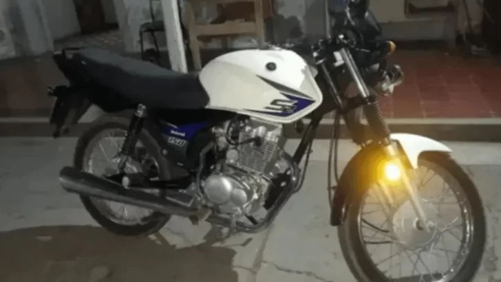 Vio a su nieto llegar con una moto sospechosa y lo denunció: era robada Vio a su nieto llegar con una moto sospechosa y lo denunció: era robada