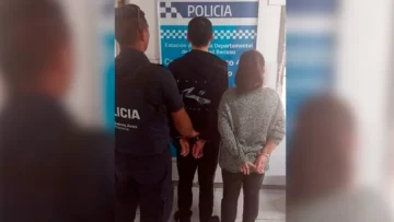 Una pareja detenida por abandonar a su hijo en la calle: “Se estaba portando mal” Una pareja detenida por abandonar a su hijo en la calle: “Se estaba portando mal”