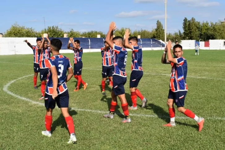 Peñarol no pudo de local ante Bolívar y sigue sin ganar en esta temporada