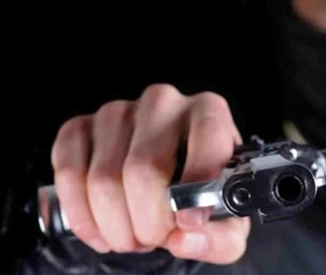 Un nene de 11 años llevó un arma a la escuela, amenazó a sus compañeros y le pegó un culatazo a la maestra Un nene de 11 años llevó un arma a la escuela, amenazó a sus compañeros y le pegó un culatazo a la maestra