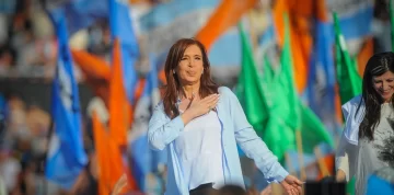 Decidieron que CFK no podrá ausentarse de su casa por más de tres días Decidieron que CFK no podrá ausentarse de su casa por más de tres días